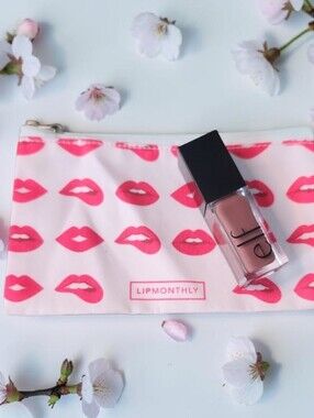 ELF Glow Reviver Lip Oil With Lip Montly Cosmetic Bag. New